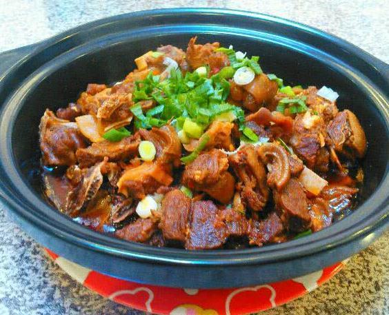 在小编的心目中,有一种关于羊肉的最新做法,那就是不加1滴油的焖羊肉