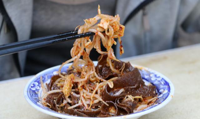 商洛人就是爱吃黑擀面皮好像没有理由.