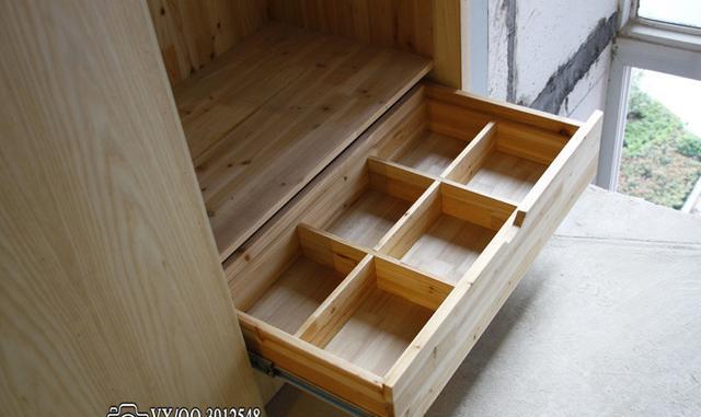 呵呵,上图罗床旁边的是个假抽屉,这块对应的