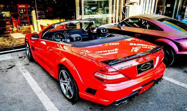 tuning wald奔驰sl350敞篷车的拉风指数是一道亮丽的风景线,特别是在