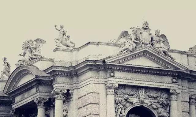 莫里哀奥地利国会大厦门前的塑像喷池维也纳国家歌剧院夜景中国知名度