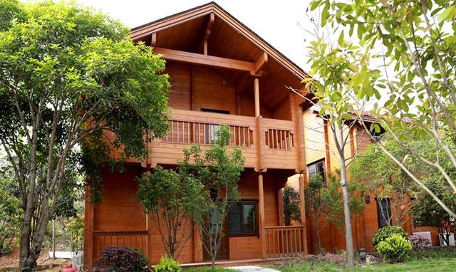 避开人潮过中秋柃蜜小镇带你住木屋看羊驼体验9d玻璃吊桥