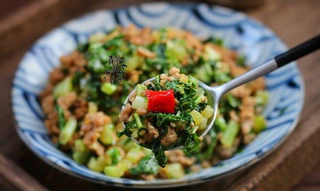 秋冬季这个叶子很好吃营养高味道棒但很多人把它当垃圾扔了