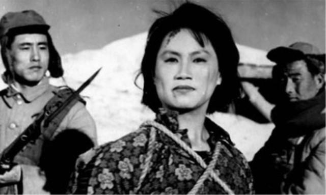 中国英雄刘胡兰，走向铡刀前，平静地说出5个字，敌人都被震住了|刘胡兰|敌人|铡刀_新浪新闻