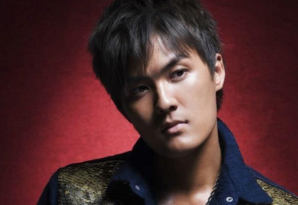 不过好在吴克群非常乐观,还安慰了自己家的粉丝.