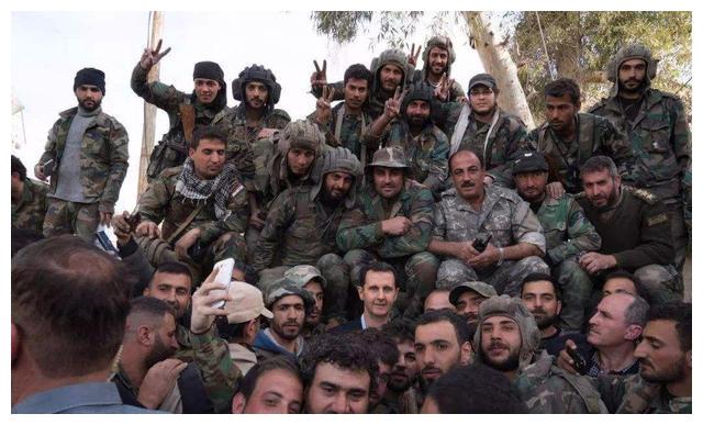 军使用白磷弹空袭代尔祖尔:和俄军互炸队友,看