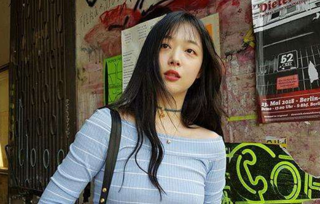 疑似未穿内衣,凸点明显尽显性感|崔雪莉|金民俊|雪莉_新浪新闻