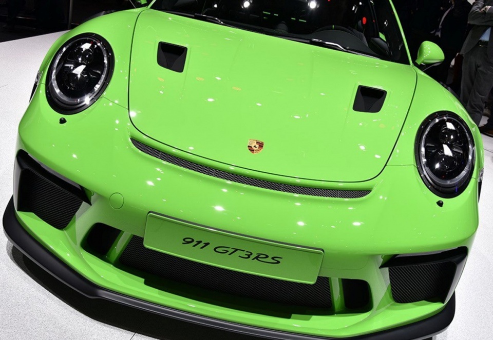 价值232万的"大众跑车",换身绿色都要4万8,3.2秒破百很强