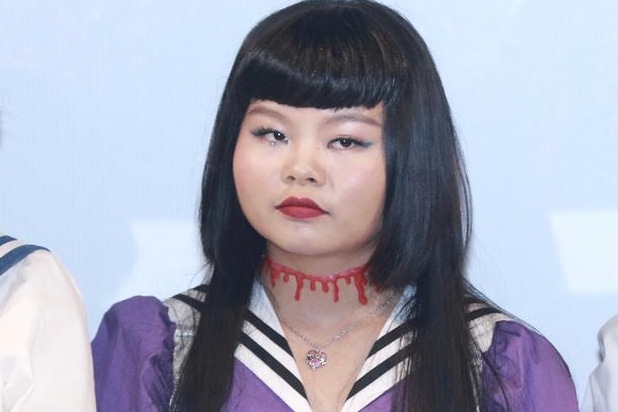 "史上最丑女团"无修近照曝光,这造型和画风真是一言难尽