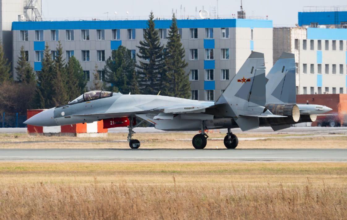 俄刚向中国交付苏35, 为何又紧急飞往莫斯科, 出了什么问题?