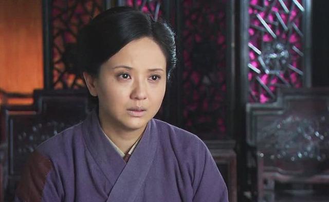 这女人命苦,从小就被父母送人,当了童养媳,在婆婆打骂声中长大,好不