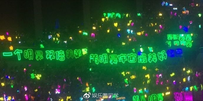 作为justin黄眀昊的姐姐粉,她追起星来,让朋友惊