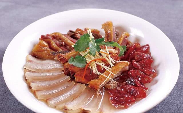 正文         腊味合蒸是湖南地方传统名菜,一般是以腊猪肉,腊鸡,腊鱼