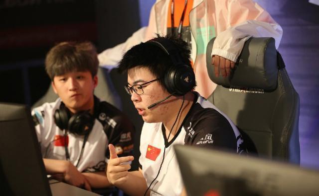 绝地求生:pgi世界大赛火了omg战队,sli第二季火了4am战队!