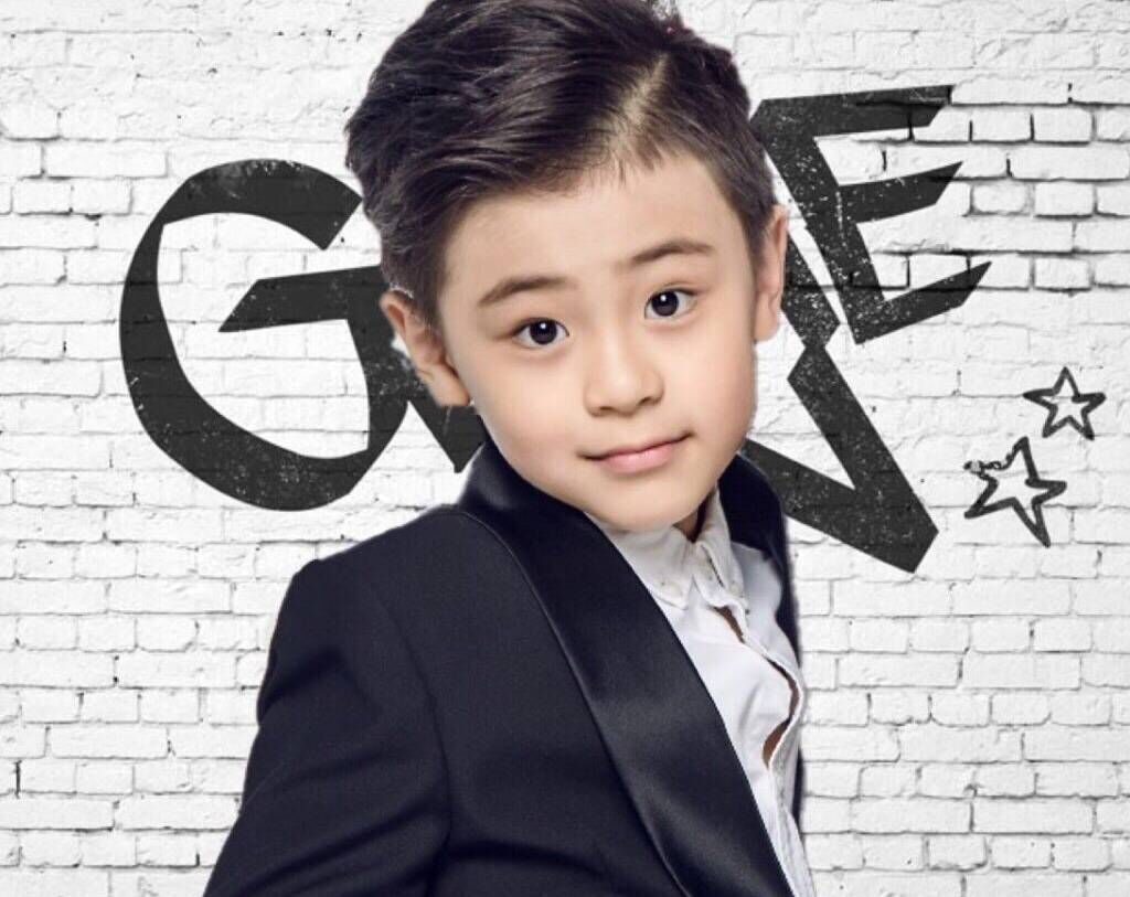 当年他帅不过小亮仔,萌不过安吉,才2年时间竟完全逆袭!