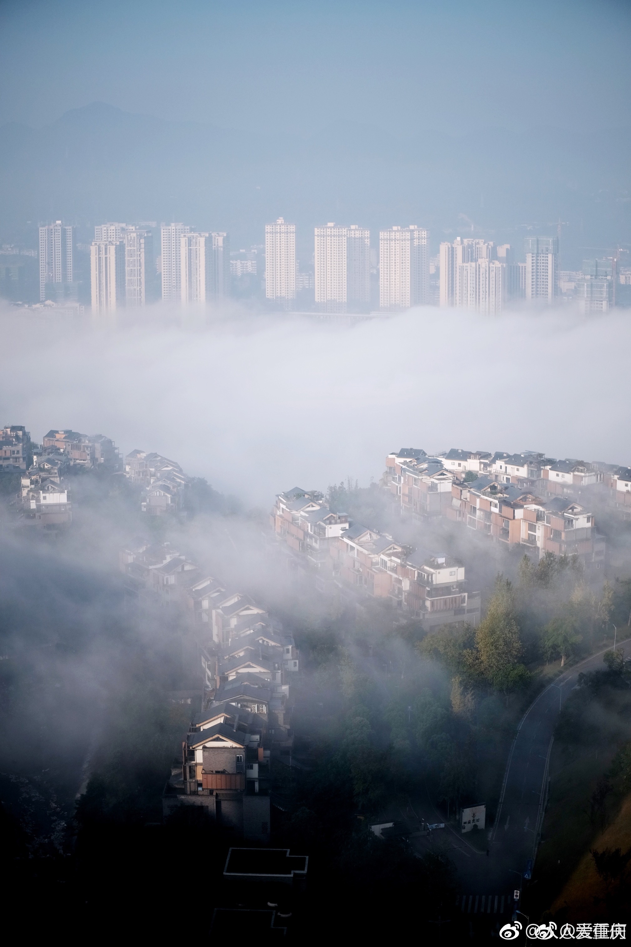 又到了雾多的季节.重庆,有雾没得霾