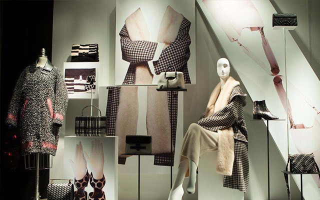 服装整店输出模式定制展示柜/货架,橱窗广告"点亮"档口