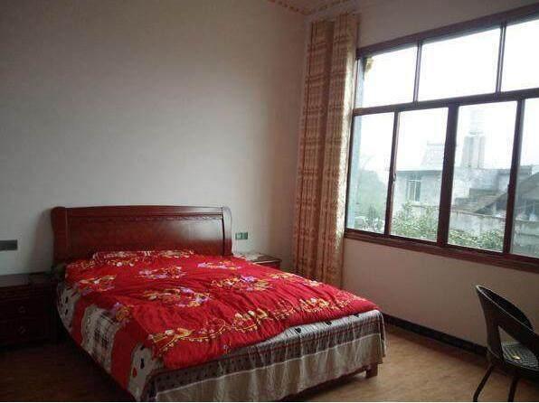 婆家刚建好的农村自建房,前后花了30w,村里数一数二的新房呢!