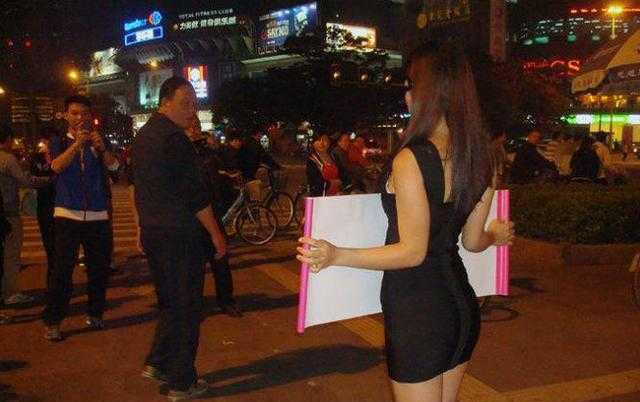 农村打工妹到城市做站街女