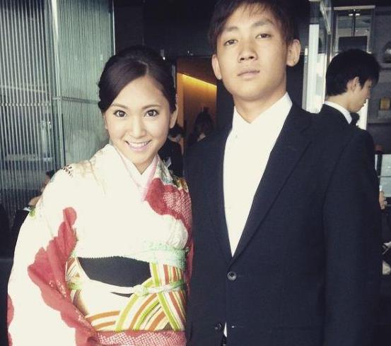 除了上面,这两个明星公布了恋情,我们一直怀疑不处女朋友的蒋劲夫,也