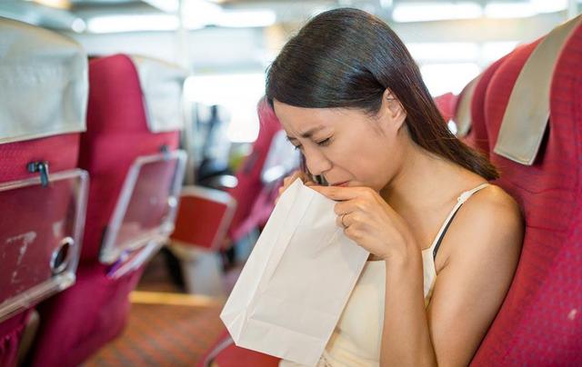 眩晕呕吐别担心,老中医教你简单一招,比晕车药管用10倍