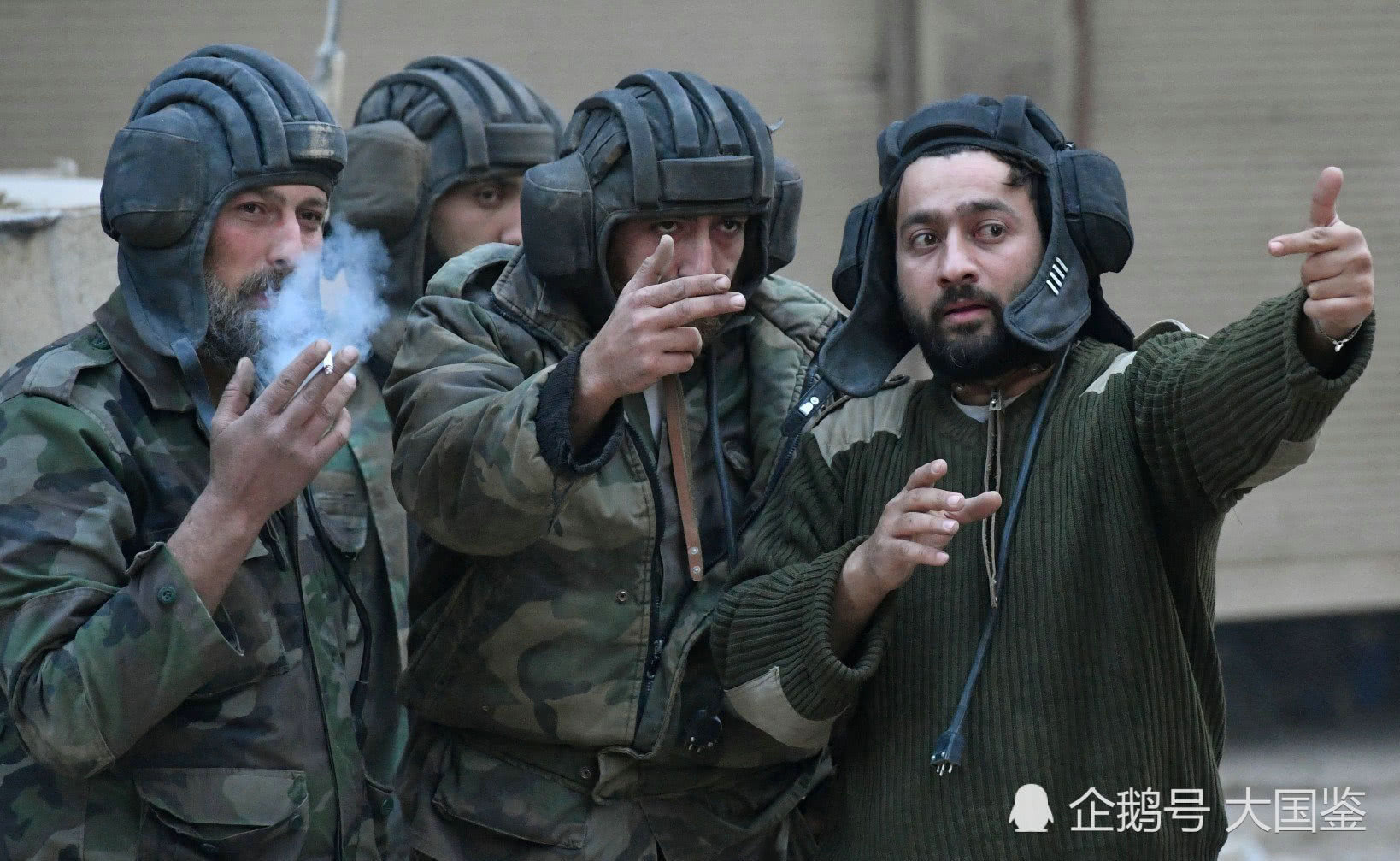 动真格了!叙利亚出动坦克炮轰大楼,大批叛军全被压死