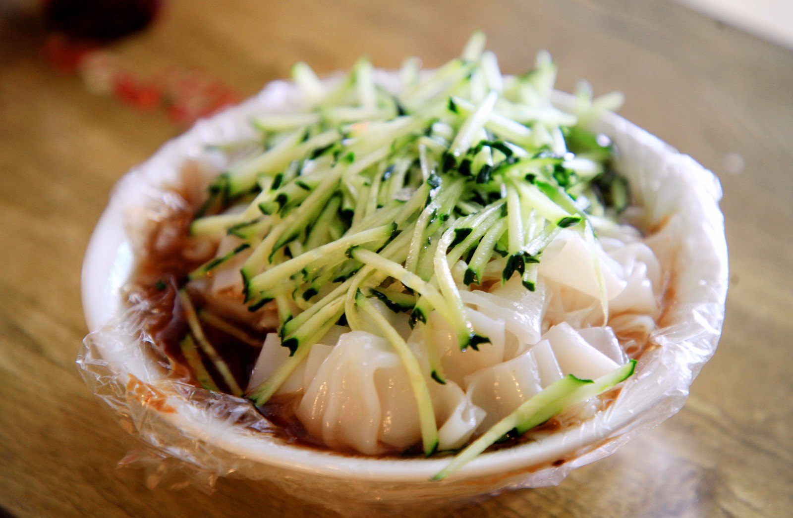 女子集市手工现做凉皮 整个过程看呆食客|凉皮|濮阳|集市_新浪网