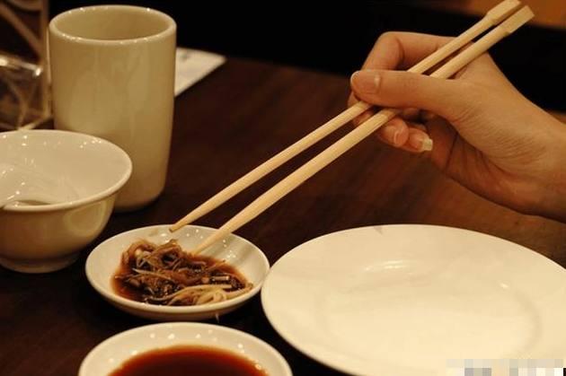 中国人用筷子吃饭,你知道外国人有多羡慕吗?看看老外的回答