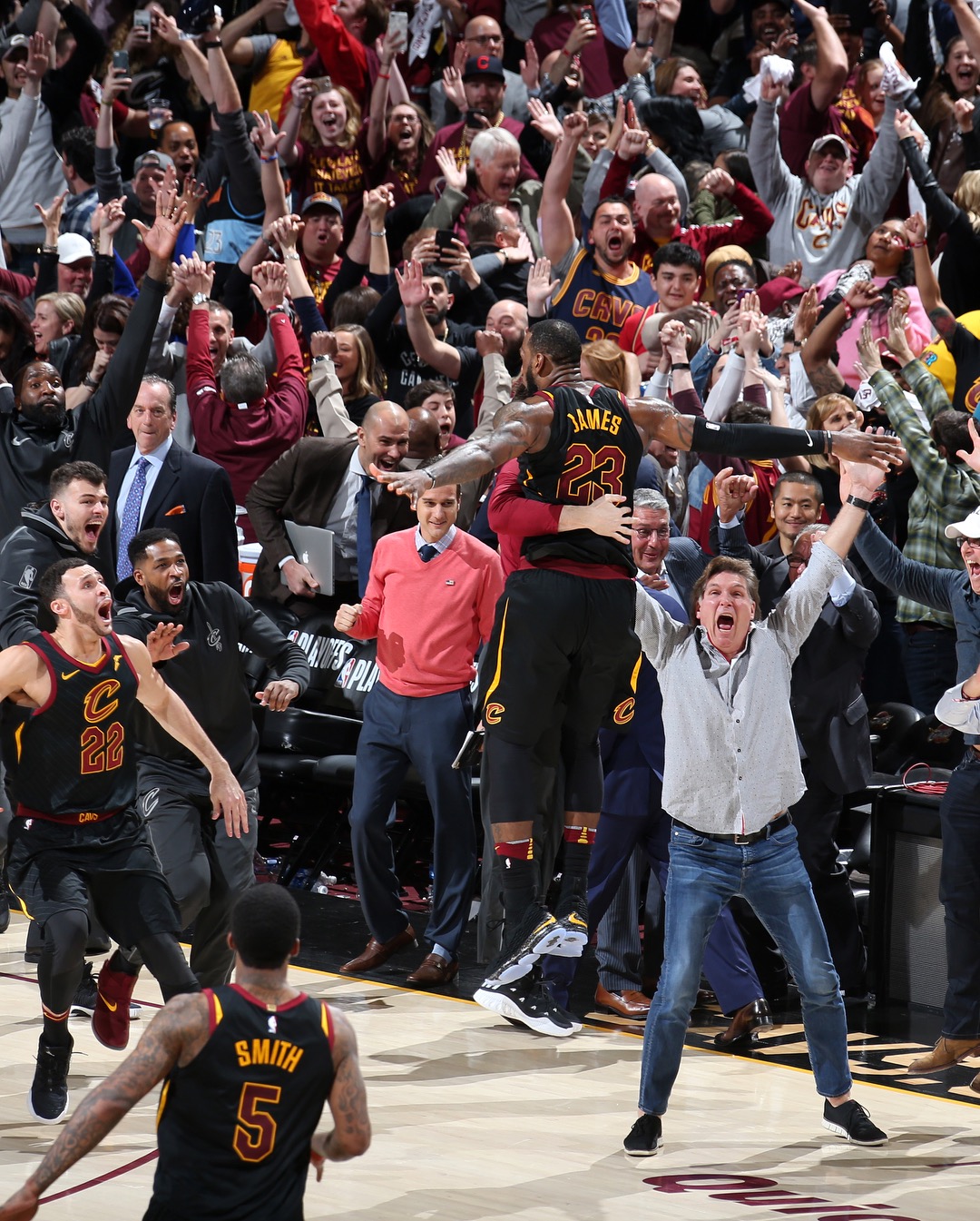 nba官方发布詹姆斯三分绝杀图集