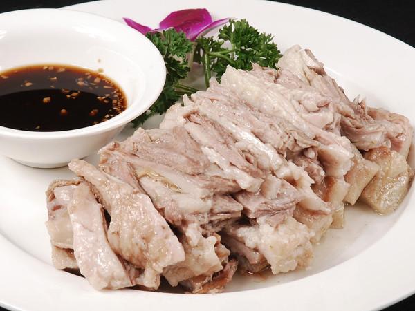 兰州手抓羊肉一道著名传统小吃,同时也是招呼好朋友不可缺少美食