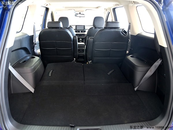 宝骏360满足你的不同需求与此同时,当第三排座椅倒下时,此时后备箱的