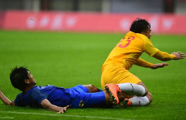 进入英国足球名人堂的他,带领u21输了球,却赢得了对手球迷尊重