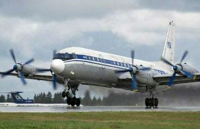 70吨重客机高空坠落 直接断成三截 机上人员竟然全部幸存