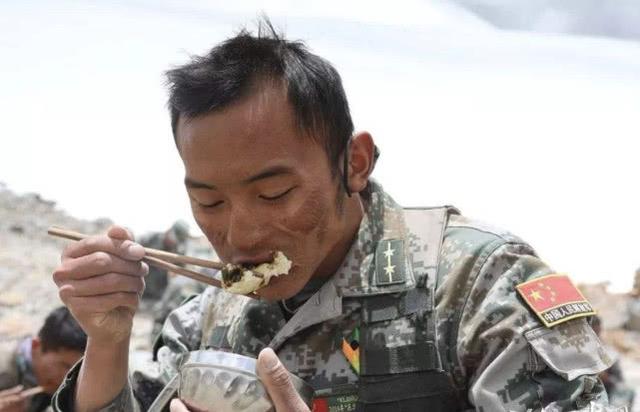 你知道为何要"军人优先"吗?一组真实的照片告诉你!