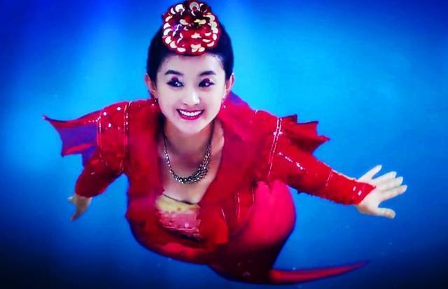 同样扮演"美人鱼",赵丽颖可爱,杨幂渗人,他从下水道乱入!