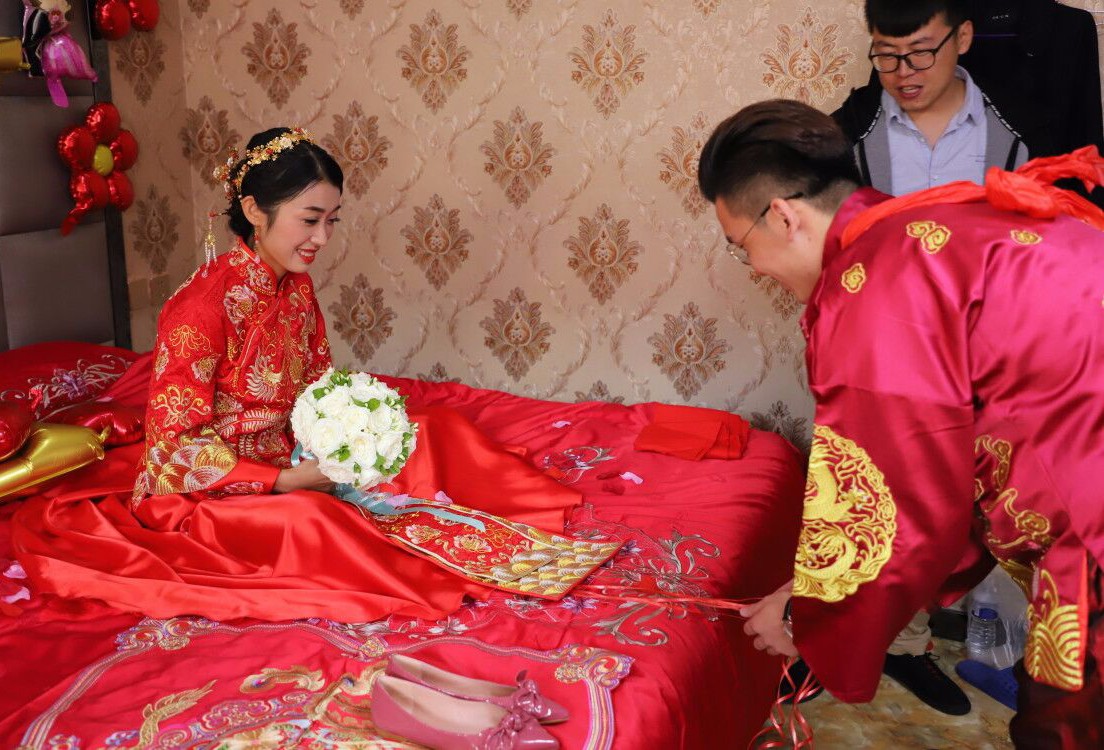 东北帅哥美女在外创业年赚30万,跨省自驾2千公里回老家结婚