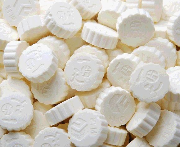 想给宝宝补充营养,奶片能代替鲜牛奶吗?