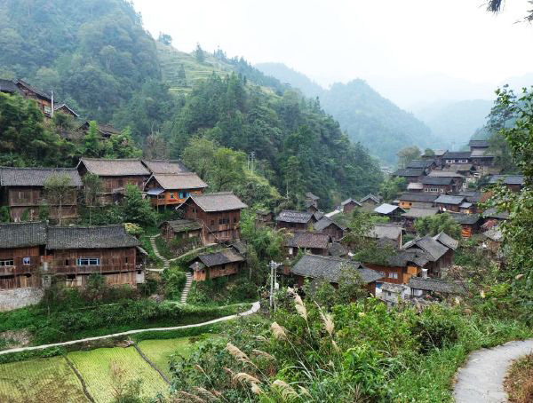 贵州省黔东南控拜村这里住着一群独特的苗族银匠群体因此村子又被称