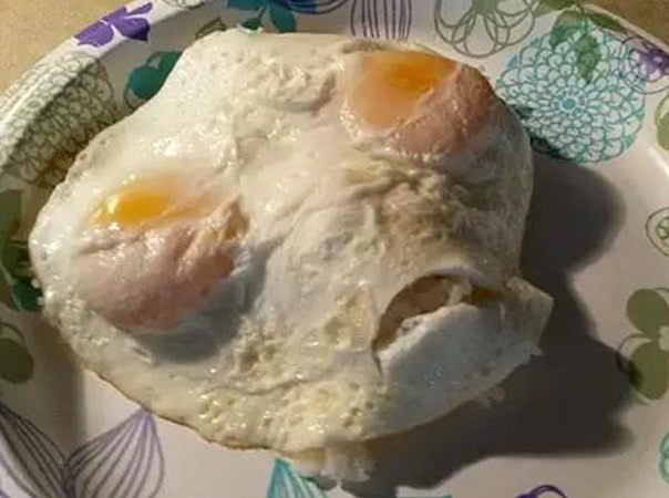 女朋友不会做饭是什么感受荷包蛋煎成外星人图4丑到没眼看