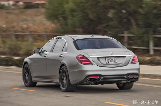 这款250万的车能让你开出两款车的感觉,想一下真的太值了