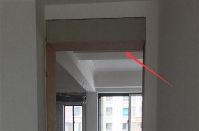 家里门洞太高怎么办?如果是封起来就太浪费了,这样做才好看