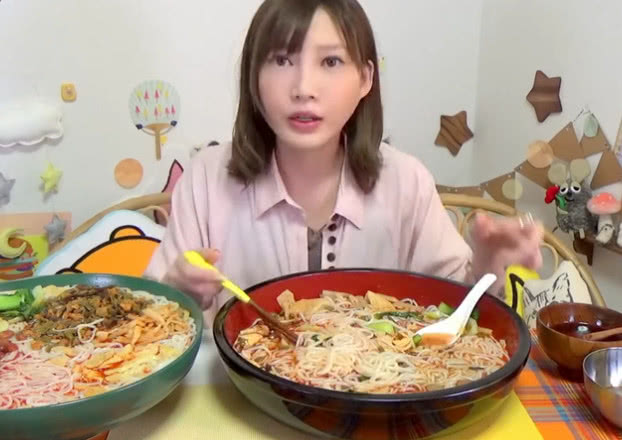 日本大胃王木下佑香挑战8.6kg的螺蛳粉,共计11653千卡!