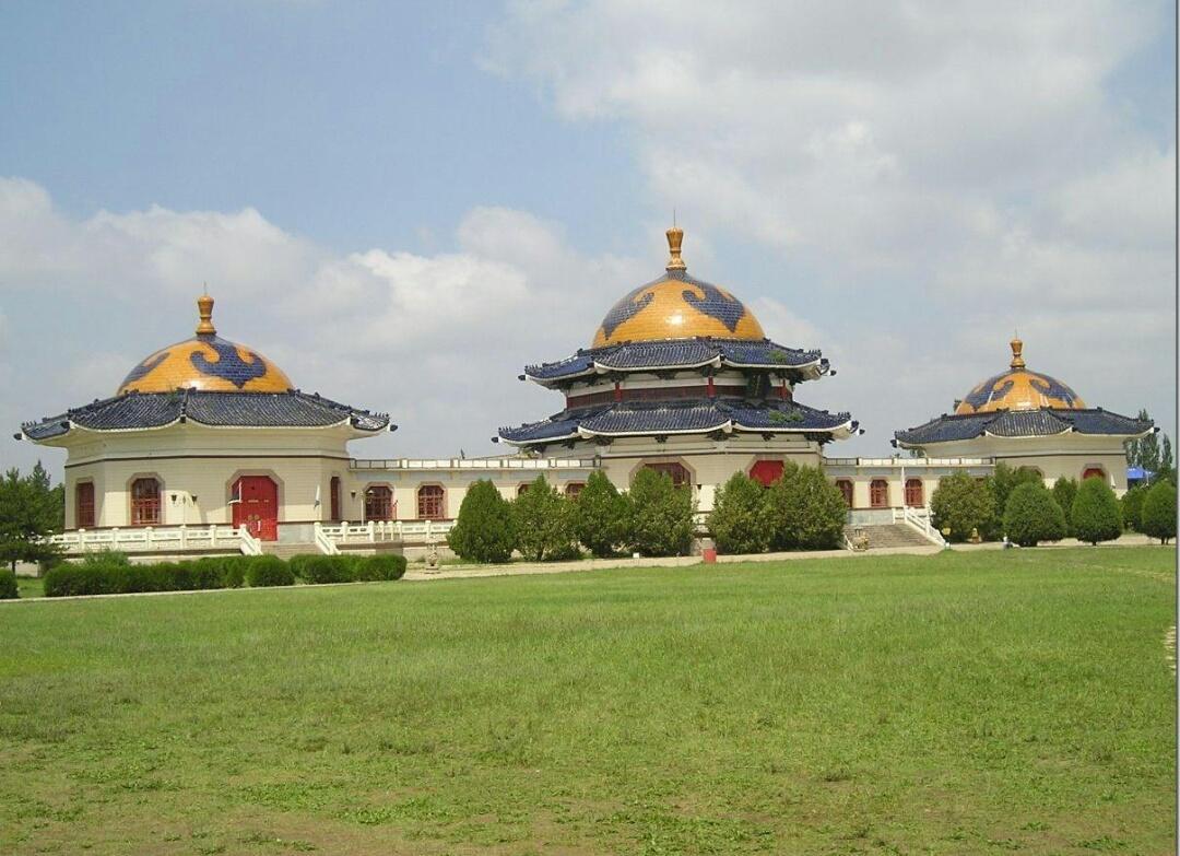 虽然至今没有找到,但是在内蒙古还是为了纪念这位征战沙场的军事家建