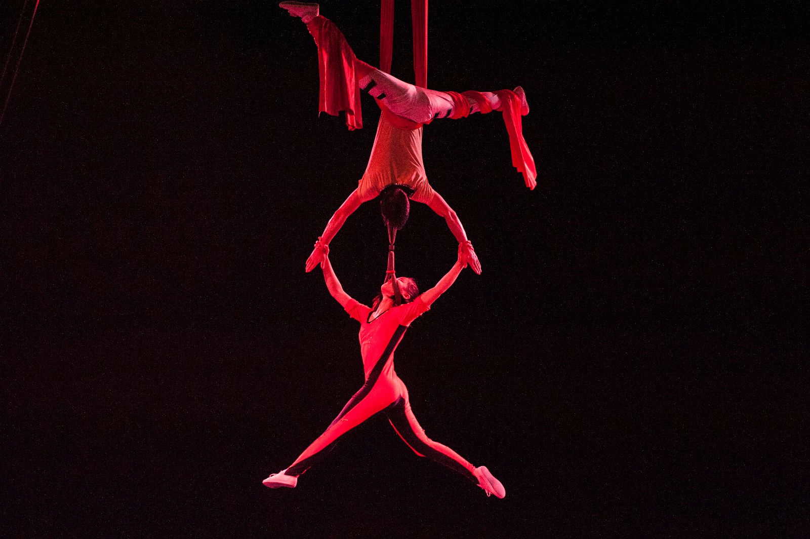 合肥非遗园观看高空惊险杂技高空绸吊