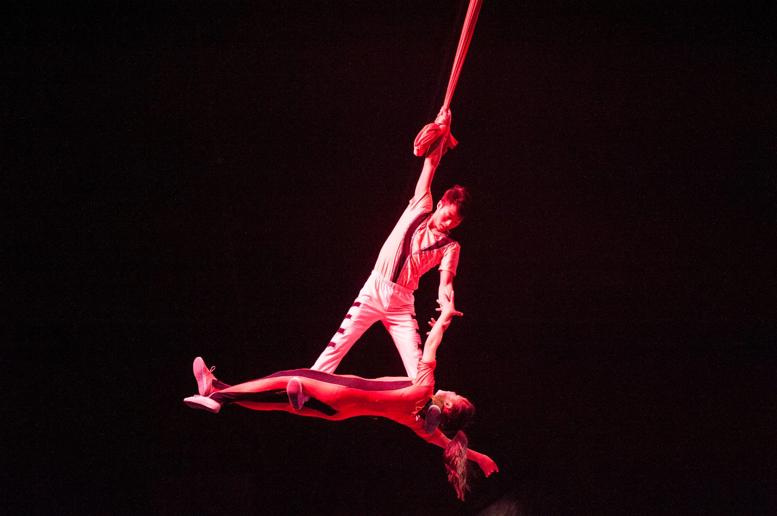 合肥非遗园观看高空惊险杂技高空绸吊