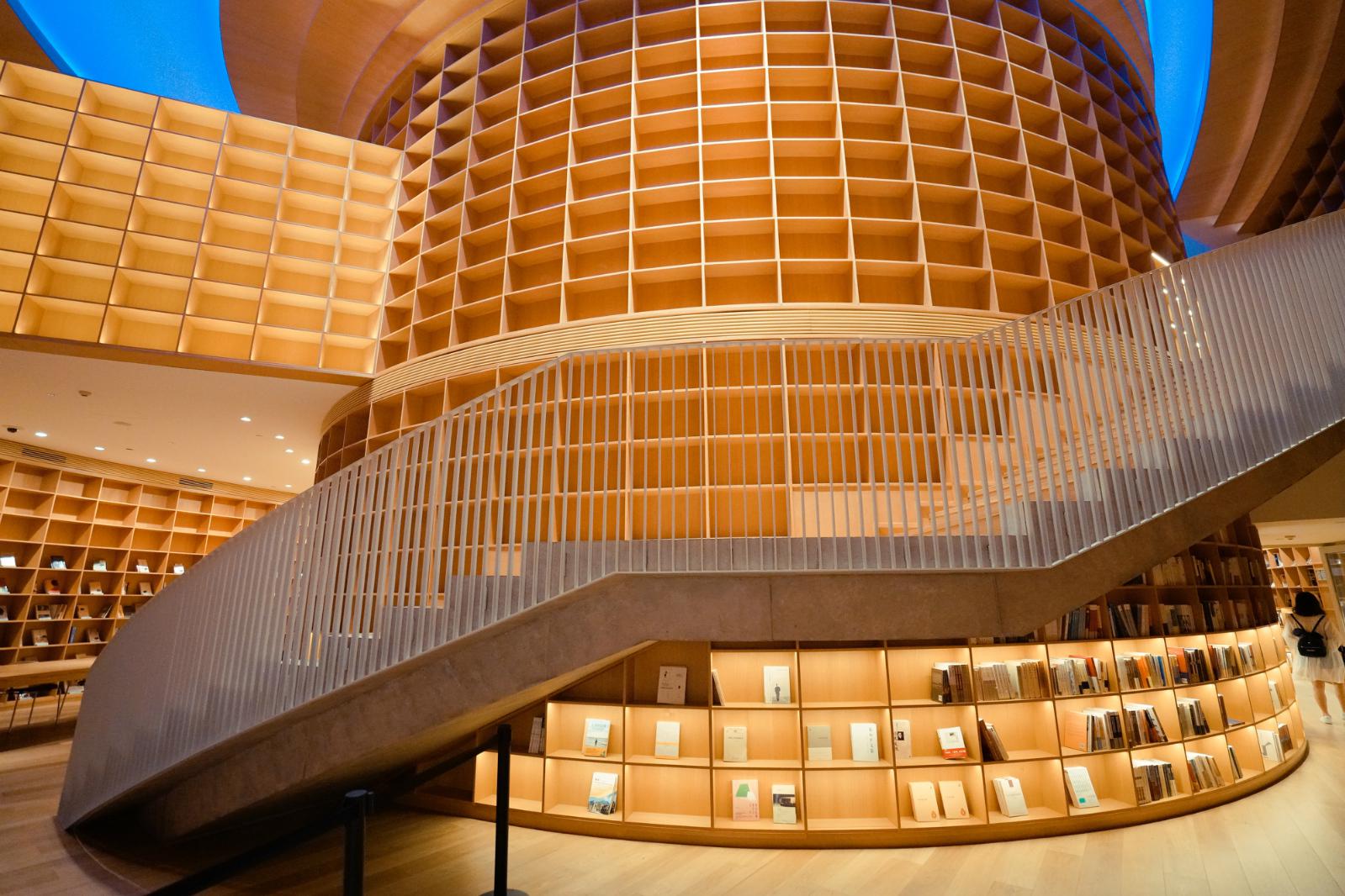 中国最美的书店上海这家新华书店已成为书店中的网红