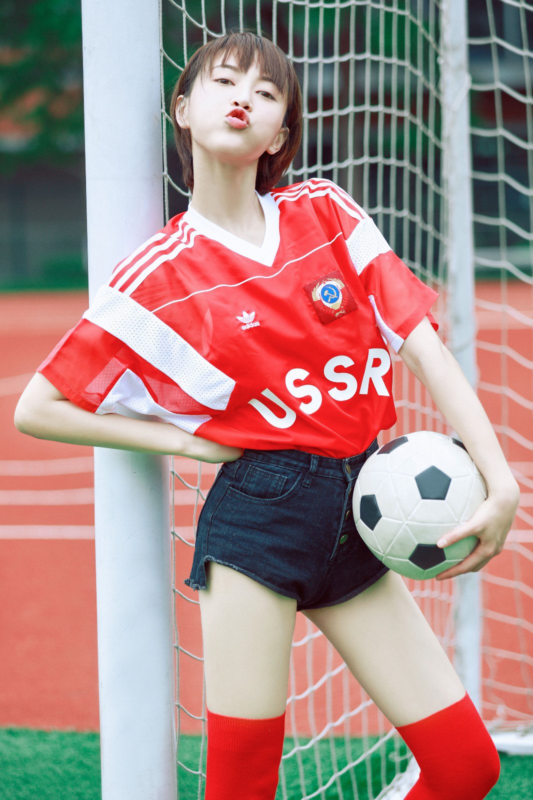 欧阳佳世界杯主题写真曝光萌化身运动系美少女