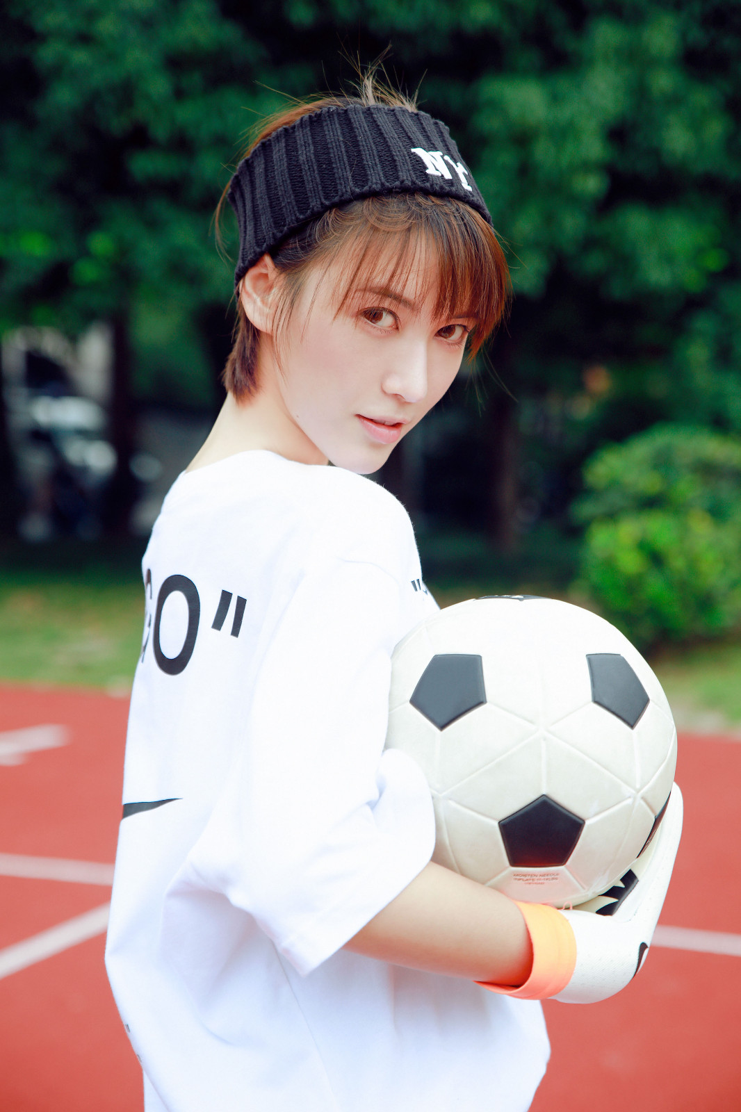 欧阳佳世界杯主题写真曝光萌化身运动系美少女