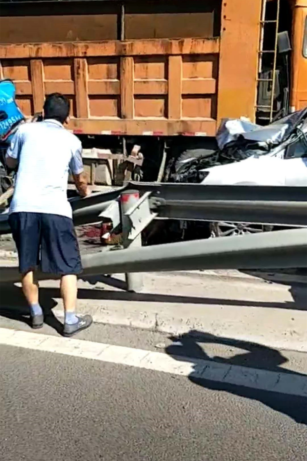 今晨青州胶王路段发生一起交通事故,官方已通报!