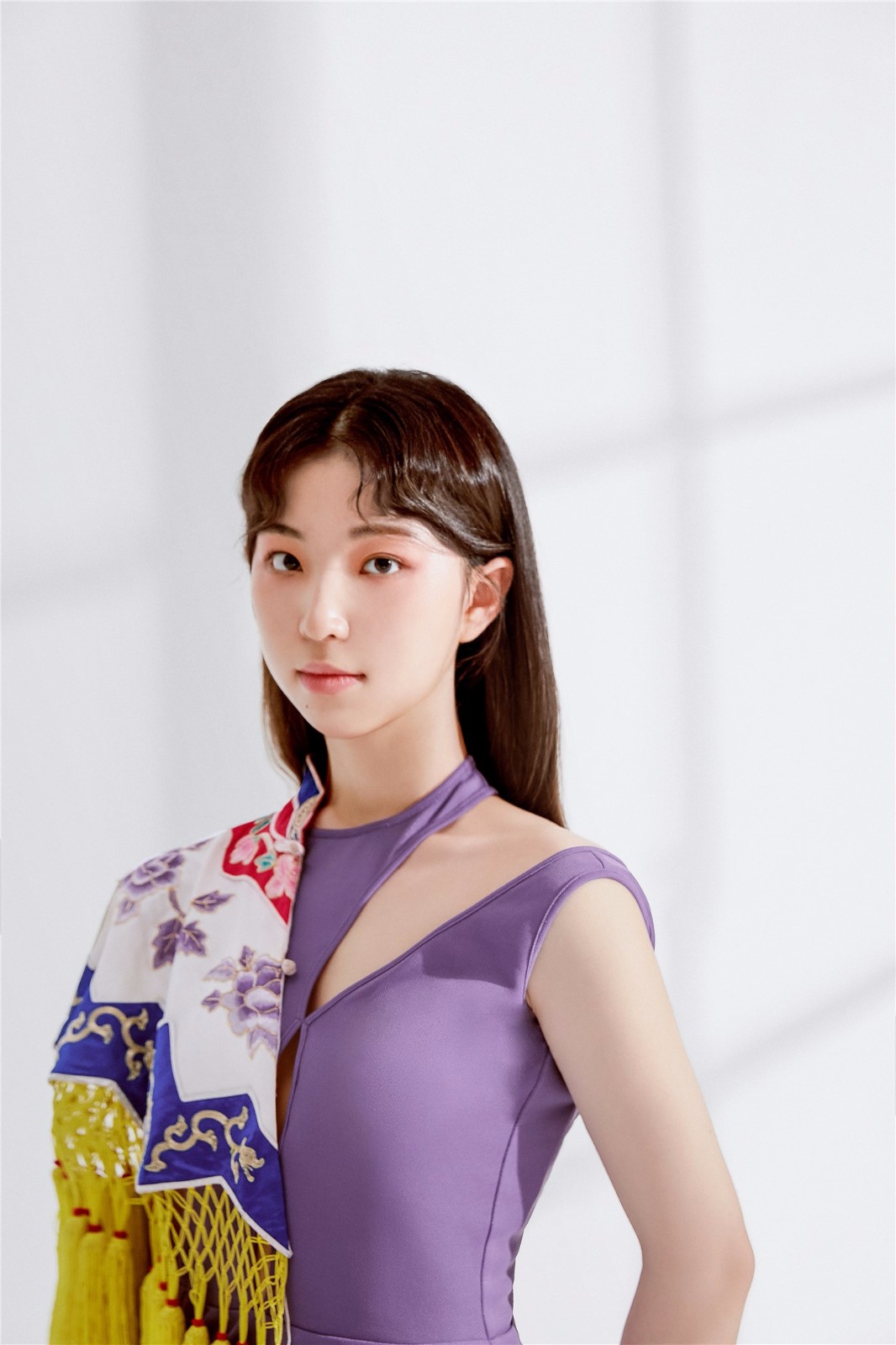 一棵小葱戚琦张晓涵俊红妆写真曝光解读巾帼英雄双面人生